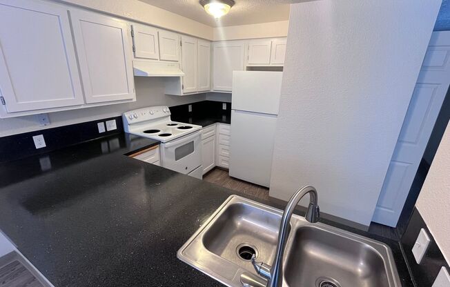 2 beds, 1 bath, 875 sqft, $1,350, Unit 127-40