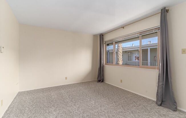 2 beds, 1 bath, $2,350, Unit 1576-E