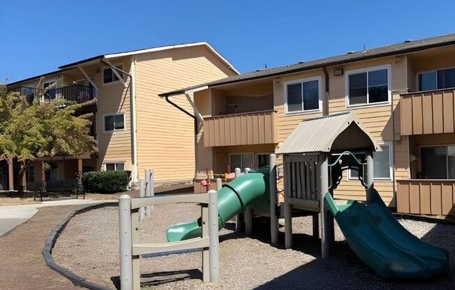 3 beds, 1.5 baths, 1,117 sqft, $1,504, Unit H-80