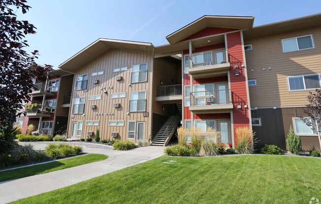2 beds, 2 baths, 928 sqft, $1,425, Unit 3302