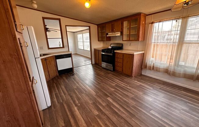 3 bed 2 bath Mobile Home located in the heart of Las Cruces!