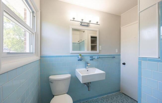 3 beds, 2 baths, 1,240 sqft, $1,850
