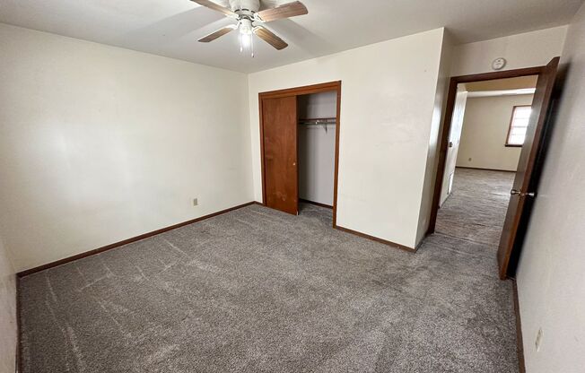 2 beds, 1 bath, $925