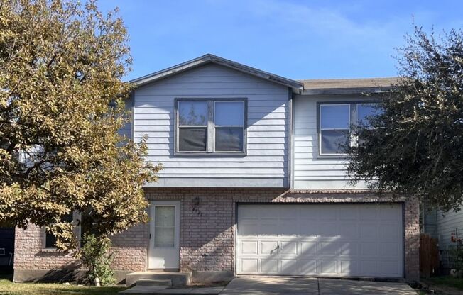 Come Home to Comfort & Style in the Northeast Crossing Subdivision!