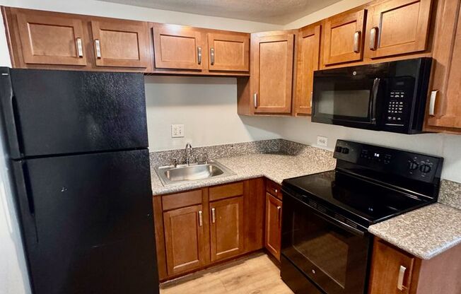 3 beds, 1 bath, 900 sqft, $1,640, Unit 1