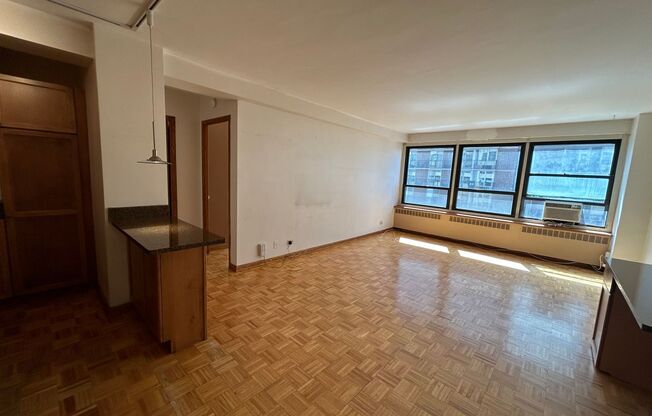 1 bed, 1 bath, 700 sqft, $1,825, Unit 418-0902