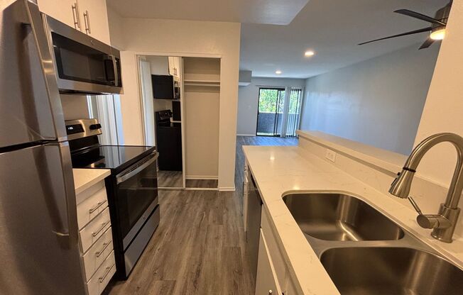 1 bed, 1 bath, 695 sqft, $1,598, Unit 301