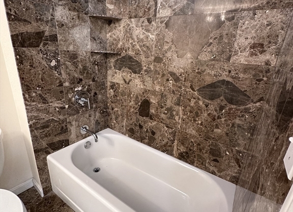 1 bed, 1 bath, 711 sqft, $3,700, Unit 2405