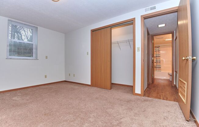 2 beds, 1 bath, 775 sqft, $975, Unit 1227-06