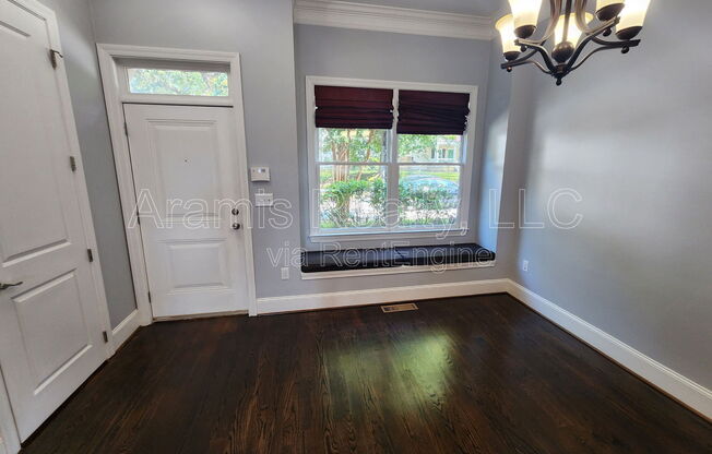 200 MARION PL NE