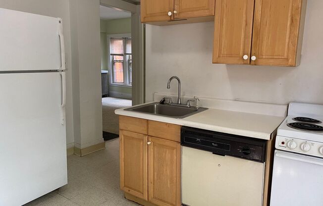 3 beds, 1.5 baths, $2,175, Unit 5806 Howe - 1