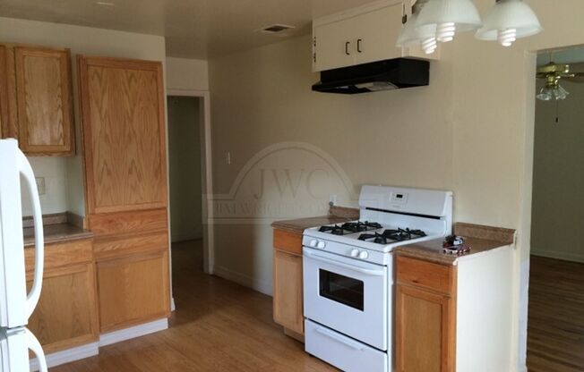 2 beds, 1 bath, $895