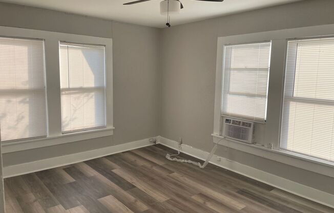 2 beds, 1 bath, $1,000, Unit 1309 Fifth St unit 1
