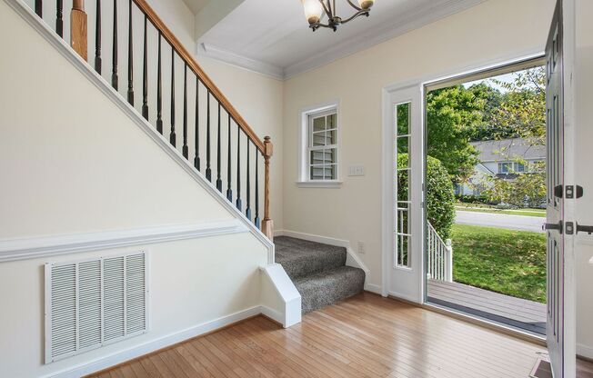 STUNNINGLY RENOVATED 5 BEDROOM HOME IN HAMPTON PARK