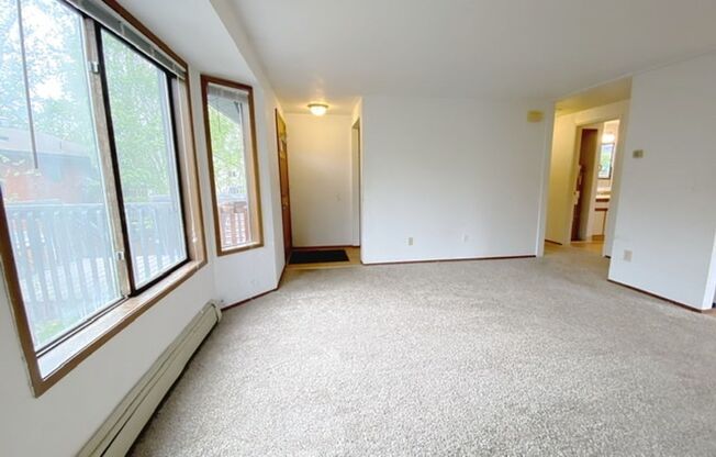 2 beds, 1 bath, $1,550, Unit A