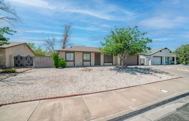 *NO HOA* CHARMING MOVE-IN READY ONE-STORY 3-BEDROOM HOME IN HENDERSON!