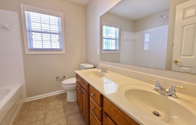 5 beds, 3 baths, $2,695