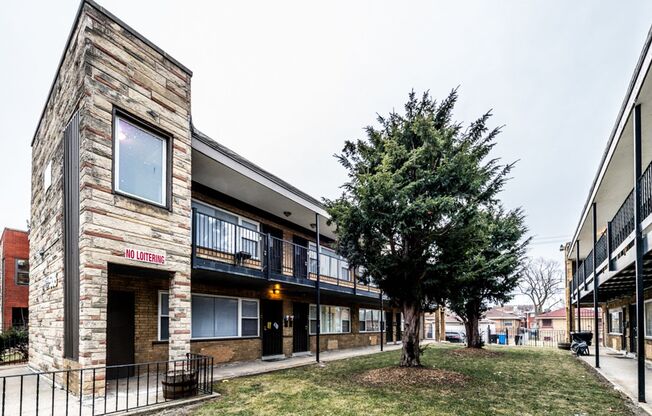 5015 W Jackson