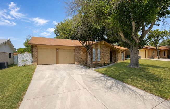 Spacious single-story rental offering 3 bedrooms, 2 full baths and approximately 1,405 square feet - Conveniently located near Loop 410, I-35, Wurzbach Parkway, shopping, dining, San Antonio International Airport and Fort Sam Houston.
