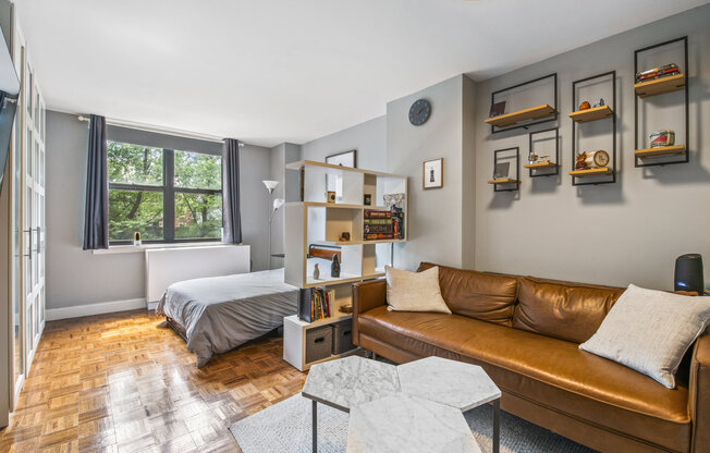 222 W 14 ST