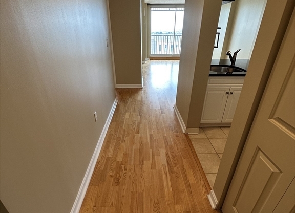 1 bed, 1 bath, 663 sqft, $3,200, Unit 2027