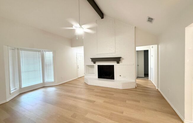Elegant Recently Updated 3/2/2 Home in Angleton !