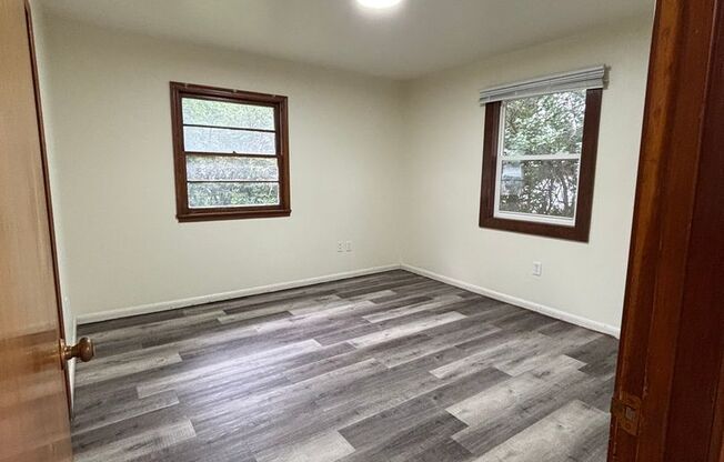 4 beds, 1.5 baths, $1,295, Unit Main floor