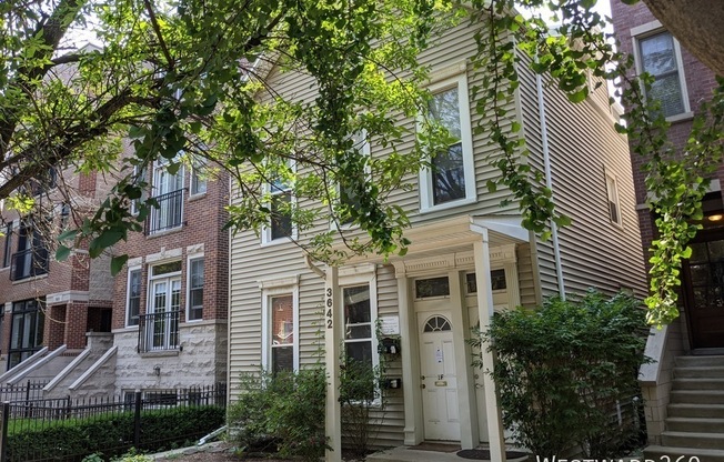 3642 N. Damen