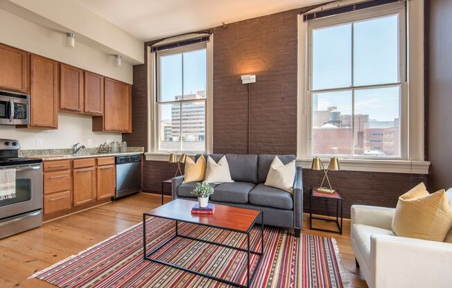 Studio, 1 bath, 550 sqft, $1,550, Unit #605