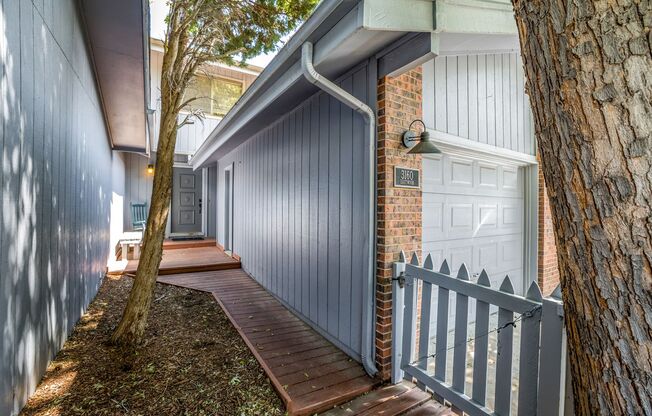 Newly remodeled 3 Bedroom 2.5 Bathroom Townhome in Central Boulder