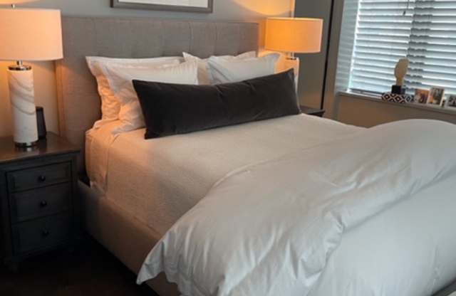 2 beds, 1,000 sqft, $7,000, Unit 19C