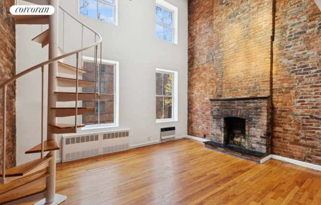 207 W 22 ST