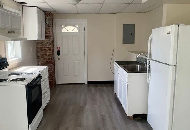 Studio, 1 bath, 700 sqft, $525, Unit Apt 101