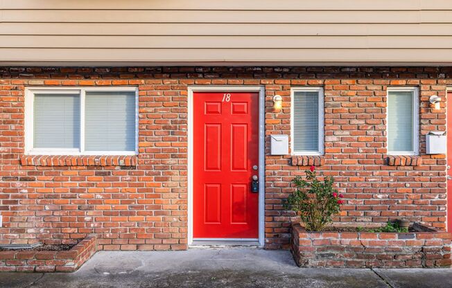 2 beds, 1.5 baths, 1,100 sqft, $1,695, Unit 18