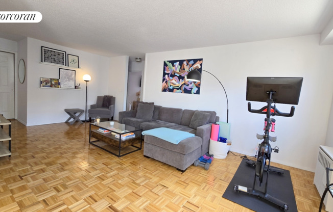 2 beds, 1 bath, $6,000, Unit 11F