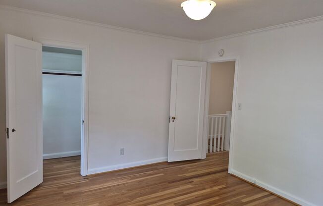 2 beds, 1 bath, 901 sqft, $1,990, Unit 07