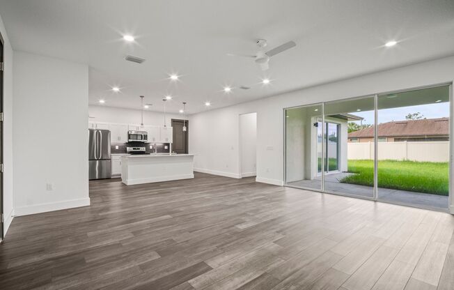 Luxury New construction 3 bedroom 2 baths located in North Port
