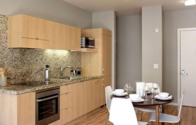 2 beds, 1.5 baths, 811 sqft, $2,395, Unit 401