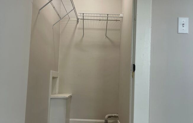 Studio, 1 bath, 300 sqft, $1,100, Unit 1317-6