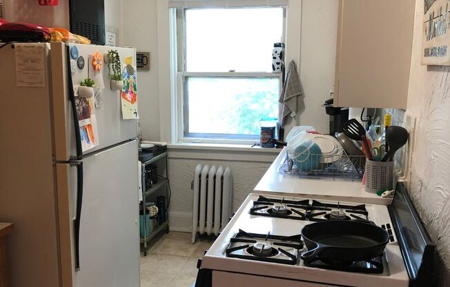 2 beds, 1 bath, 1,100 sqft, $1,350, Unit 5
