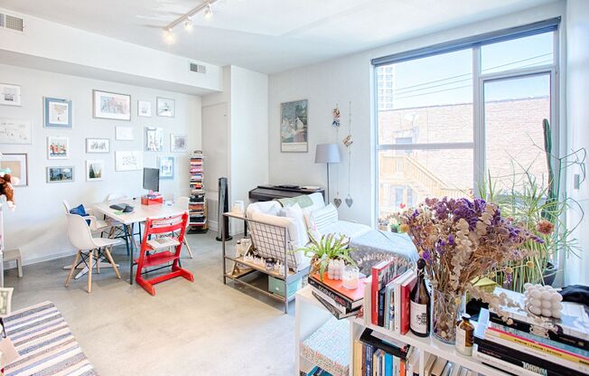 1 bed, 1 bath, 700 sqft, $2,195, Unit 303
