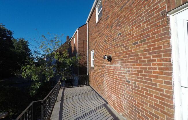 3 Bedroom/ 1 Bathroom House for Rent in Brookline!