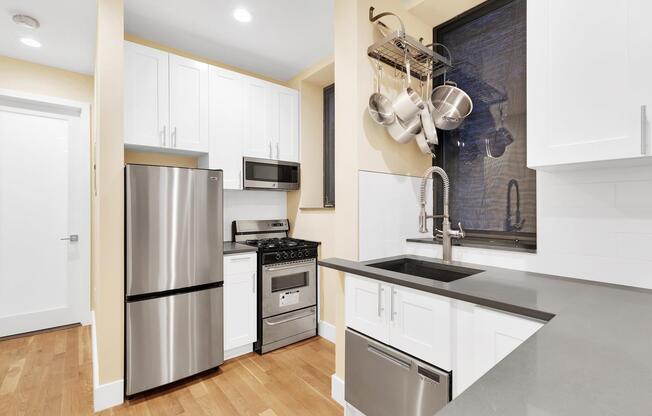 400 W 56 ST