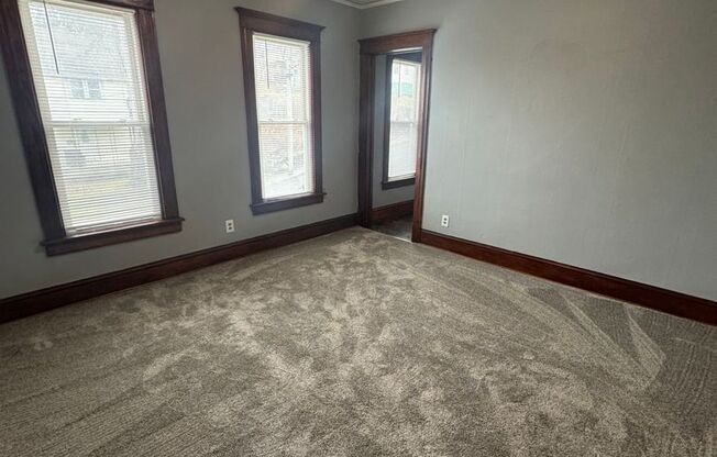 4 beds, 1 bath, $1,200, Unit 34 DEWITT ST. 2ND FLOOR