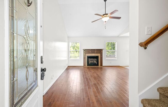 3 Bedroom 2 Bath Pet Friendly Home For Rent Near Post!