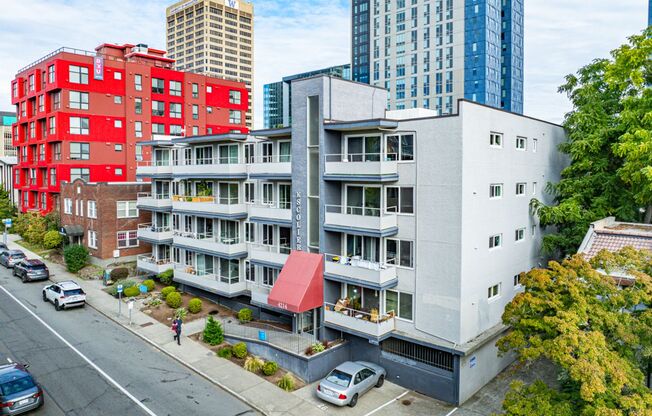 Studio, 1 bath, 464 sqft, $1,395, Unit 204