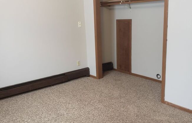 2 beds, 1 bath, $800, Unit 3