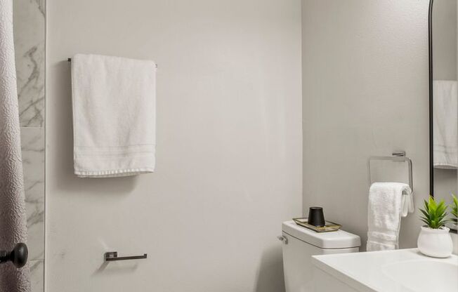 1 bed, 1 bath, 570 sqft, $950, Unit 82-102