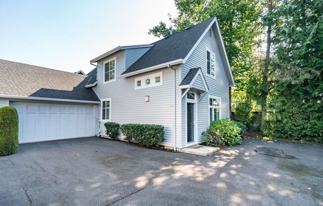 Beautiful & Peaceful Lake Oswego Townhome