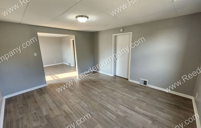 Beautifully remodeled 3 bedroom 1 bathroom Duplex